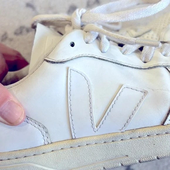 Veja V-10 Women's all White and‎ cream Leather Sneakers Euro 38 is size 7